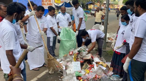 mp-who-removed-garbage-along-with-sanitation-workers-on-dindigul