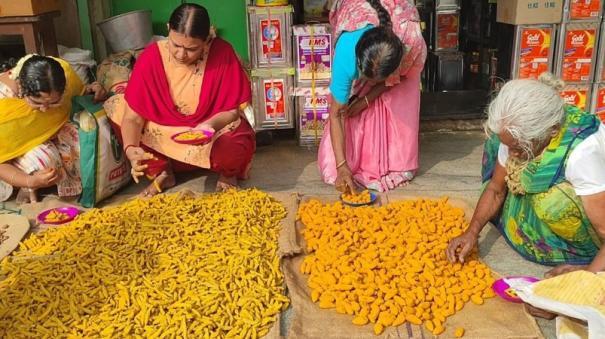 gauri-vratam-for-unity-of-husband-and-wife-women-gather-to-buy-puja-items-on-madurai