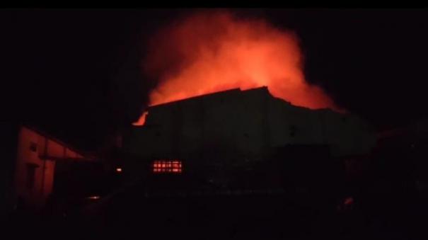 terrible-fire-broke-out-in-a-godown-near-coimbatore