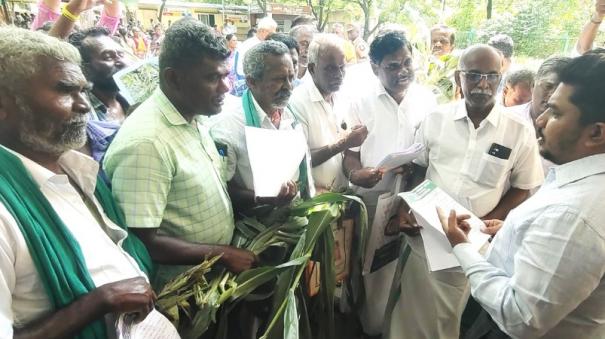 farmers-came-and-appealed-with-affected-crops-to-control-the-wild-boars