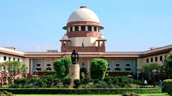 cracker-ban-was-hardly-implemented-supreme-court-in-notice-to-delhi-top-cop