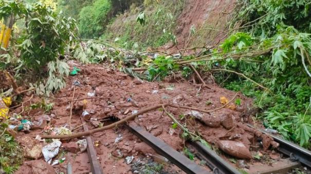 landslides-on-rails-udhagai-coonoor-hill-train-service-cancelled-today