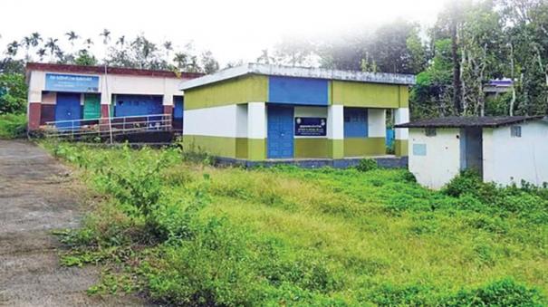 adi-dravidar-welfare-school-closed-in-bandalur