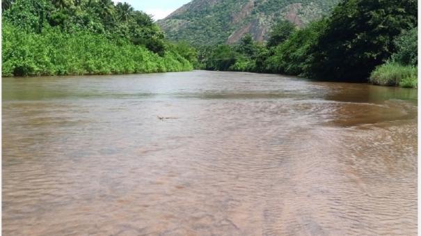 the-continuous-flow-of-water-at-moolavaigai