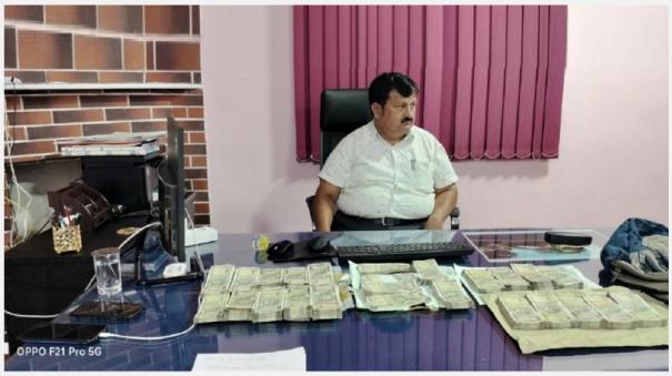 unaccounted-to-utagai-municipal-commissioner-rs-11-lakh-cash-seized