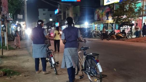 students-on-singampunari-govt-school-are-on-trouble-as-free-bicycles-are-provided-at-night