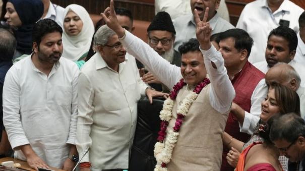 aap-councillor-mahesh-khinchi-wins-delhi-mayor-election