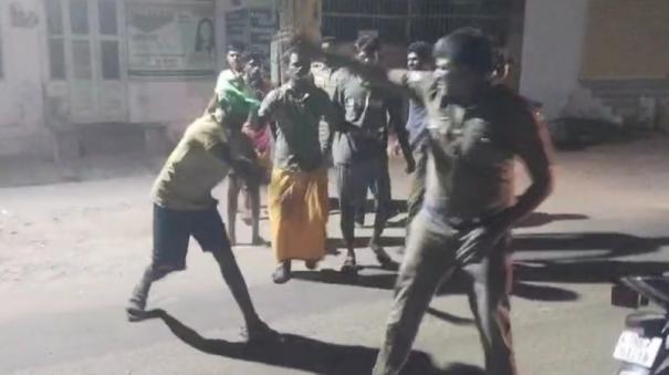 intoxicated-youths-attack-police-in-rajapalayam