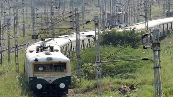 trains-are-often-delayed-in-chennai-to-gummidipoondi-route