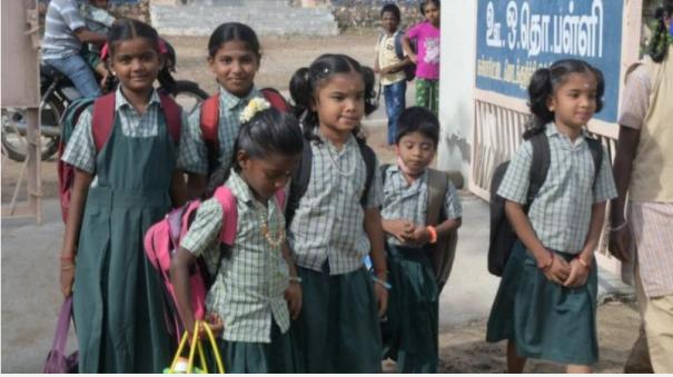 students-wear-the-same-uniform-every-day-in-madurai