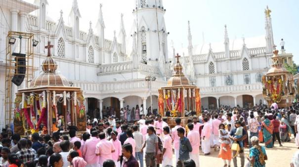 kottar-st-saveriar-temple-10th-day-festival-4-chariots-devotees-gather-at-procession