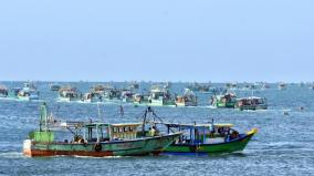 இலங்கை கடற்படையினரால் 8 மீனவர்கள் சிறைபிடிப்பு