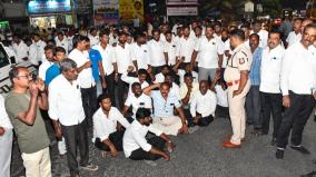 திண்டுக்கல்லில் வழக்கறிஞர் மீது அமைச்சரின் பாதுகாப்பு போலீஸார் தாக்குதல் - வழக்கறிஞர்கள் மறியல்